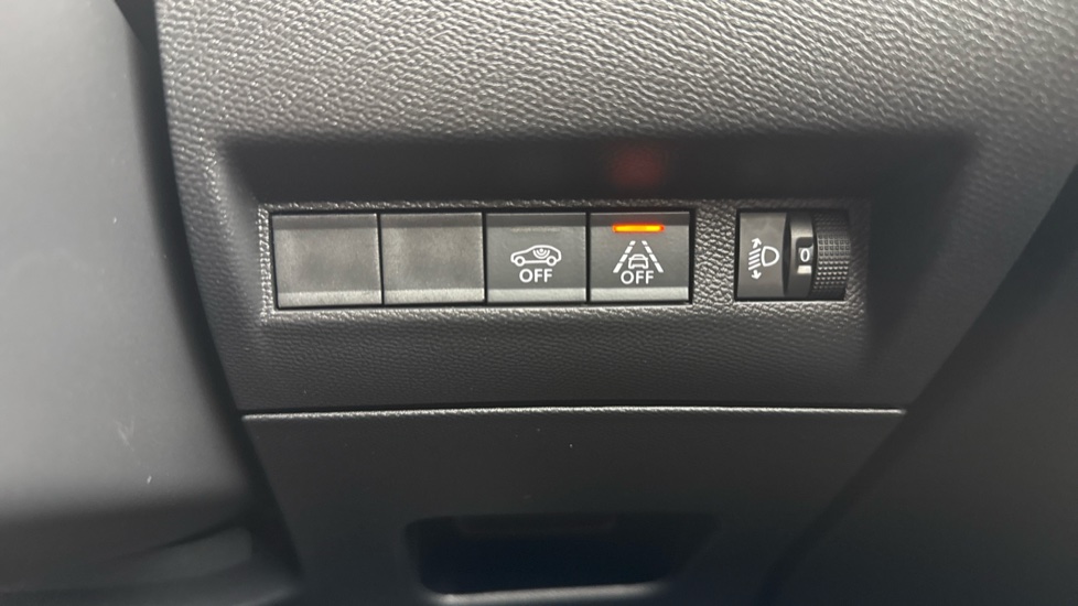 Peugeot 208 1.2 PureTech Active Premium + 5dr Petrol Hatchback - Image 30