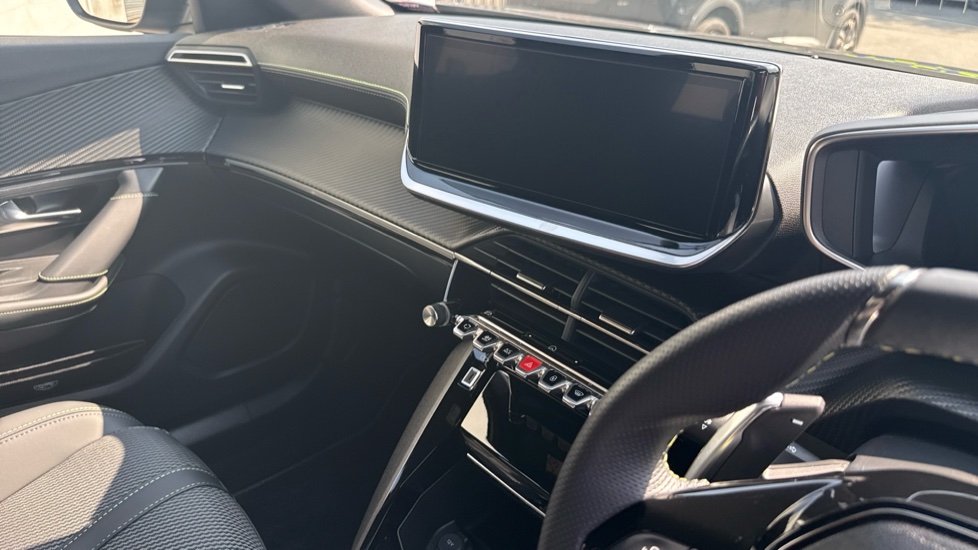 Peugeot 2008 1.2 Hybrid 136 GT 5dr e-DSC6 Petrol Estate - Image 12