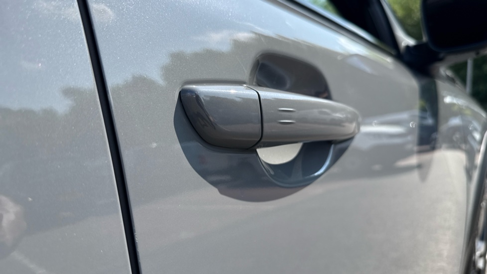 Peugeot 2008 1.2 Hybrid 136 GT 5dr e-DSC6 Petrol Estate - Image 25