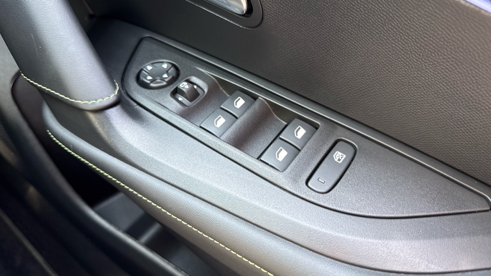 Peugeot 2008 1.2 Hybrid 136 GT 5dr e-DSC6 Petrol Estate - Image 31