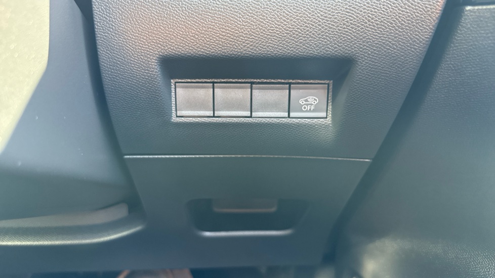 Peugeot 2008 1.2 Hybrid 136 GT 5dr e-DSC6 Petrol Estate - Image 32