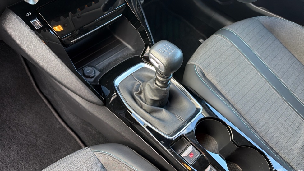 Peugeot 208 1.2 PureTech 100 Allure Premium + 5dr Petrol Hatchback - Image 13