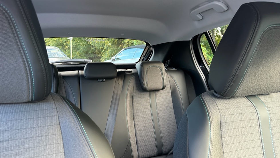 Peugeot 208 1.2 PureTech 100 Allure Premium + 5dr Petrol Hatchback - Image 15