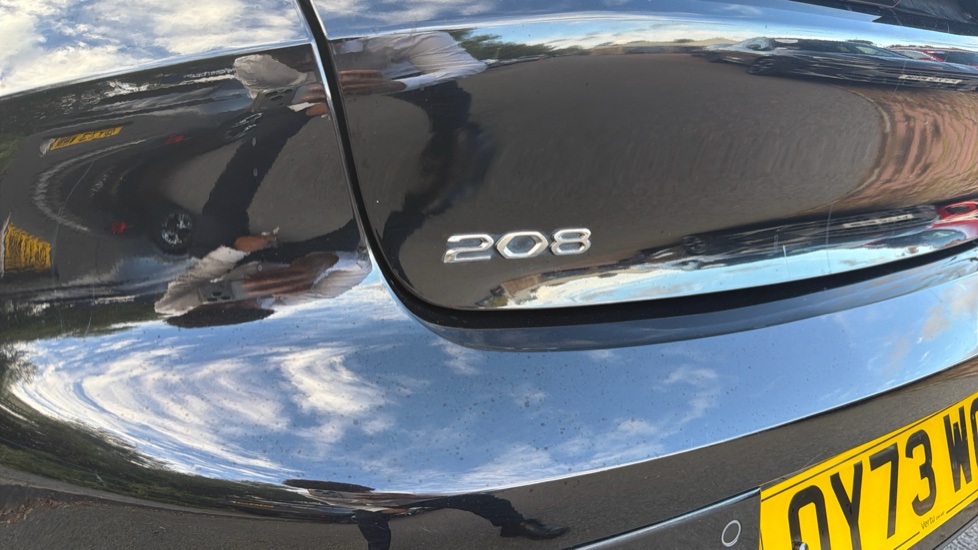 Peugeot 208 1.2 PureTech 100 Allure Premium + 5dr Petrol Hatchback - Image 23