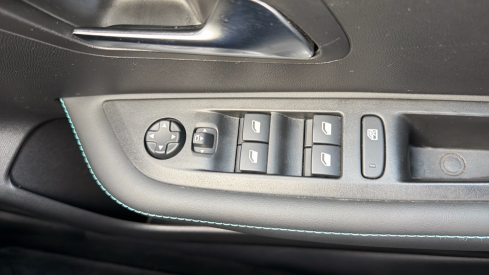 Peugeot 208 1.2 PureTech 100 Allure Premium + 5dr Petrol Hatchback - Image 24