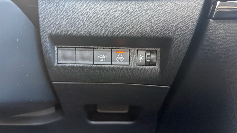 Peugeot 208 1.2 PureTech 100 Allure Premium + 5dr Petrol Hatchback - Image 25