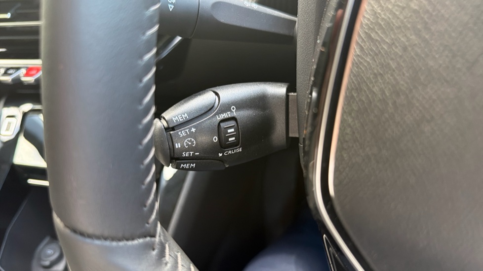 Peugeot 208 1.2 PureTech 100 Allure Premium + 5dr Petrol Hatchback - Image 40