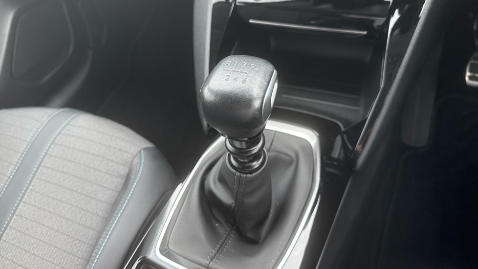 Peugeot 208 1.2 PureTech 100 Allure Premium + 5dr Petrol Hatchback - Image 13