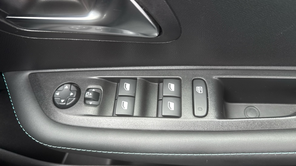 Peugeot 208 1.2 PureTech 100 Allure Premium + 5dr Petrol Hatchback - Image 21