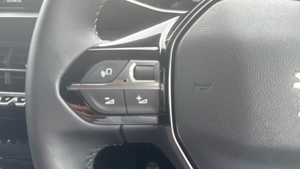 Peugeot 208 1.2 PureTech 100 Allure Premium + 5dr Petrol Hatchback - Image 28