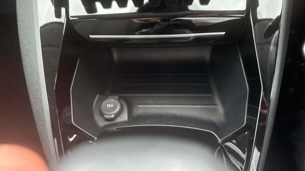 Peugeot 208 1.2 PureTech 100 Allure Premium + 5dr Petrol Hatchback - Image 31