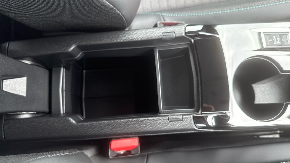 Peugeot 208 1.2 PureTech 100 Allure Premium + 5dr Petrol Hatchback - Image 34