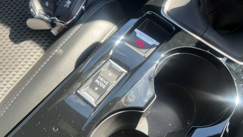 Peugeot 2008 1.2 PureTech 130 GT 5dr Petrol Estate - Image 42