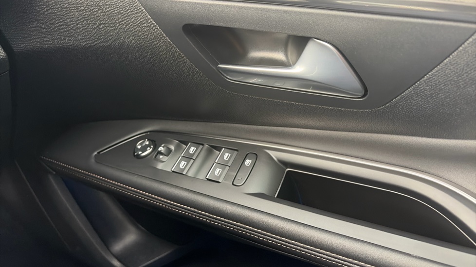Peugeot 5008 1.2 PureTech GT 5dr EAT8 Petrol Estate - Image 33