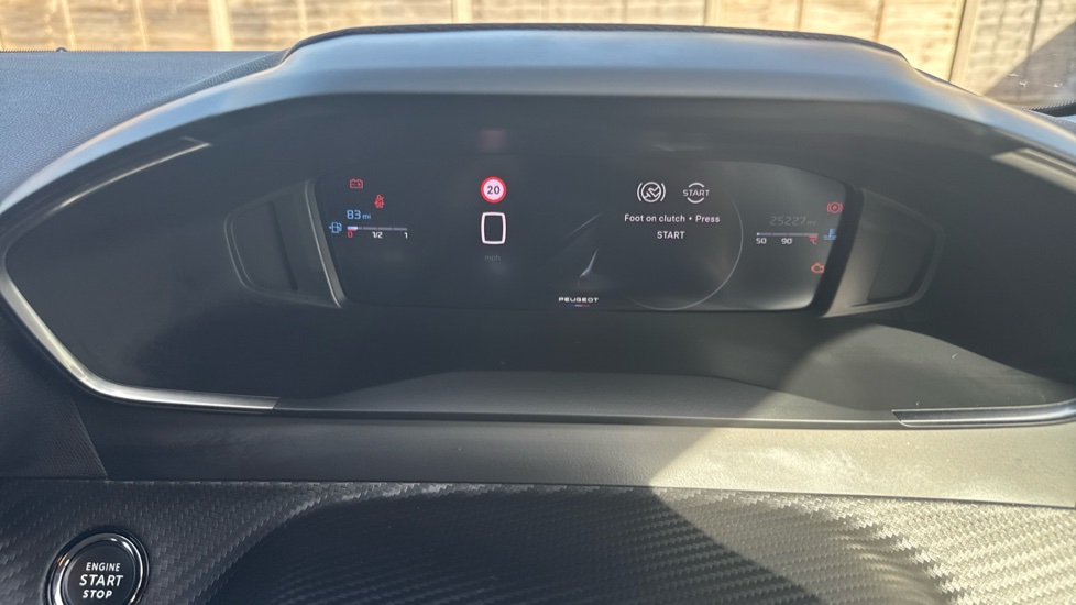 Peugeot 208 1.2 PureTech 100 Allure 5dr Petrol Hatchback - Image 18