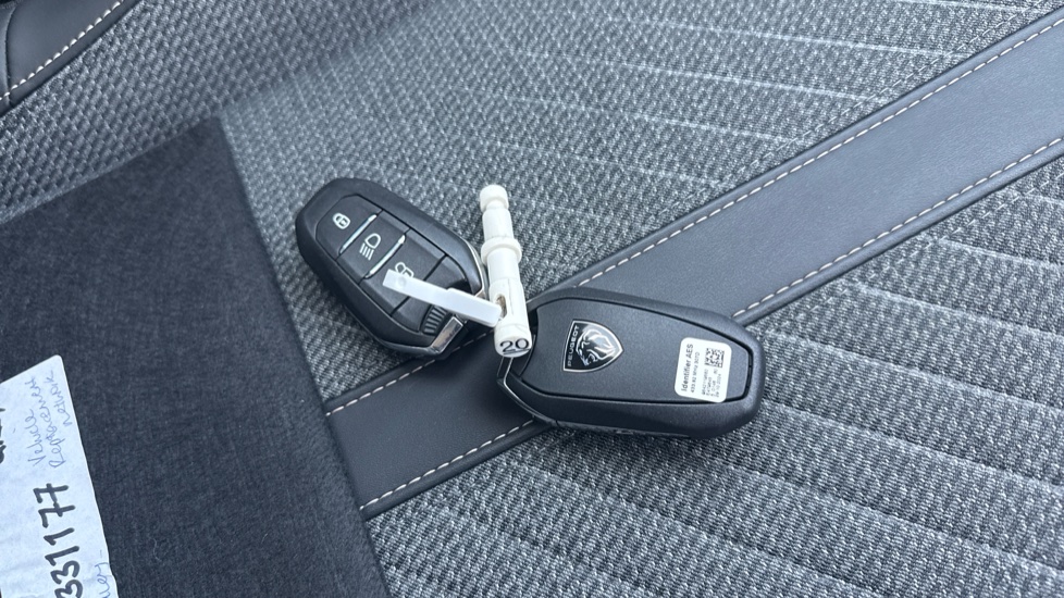 Peugeot 208 1.2 PureTech 100 Allure 5dr Petrol Hatchback - Image 20