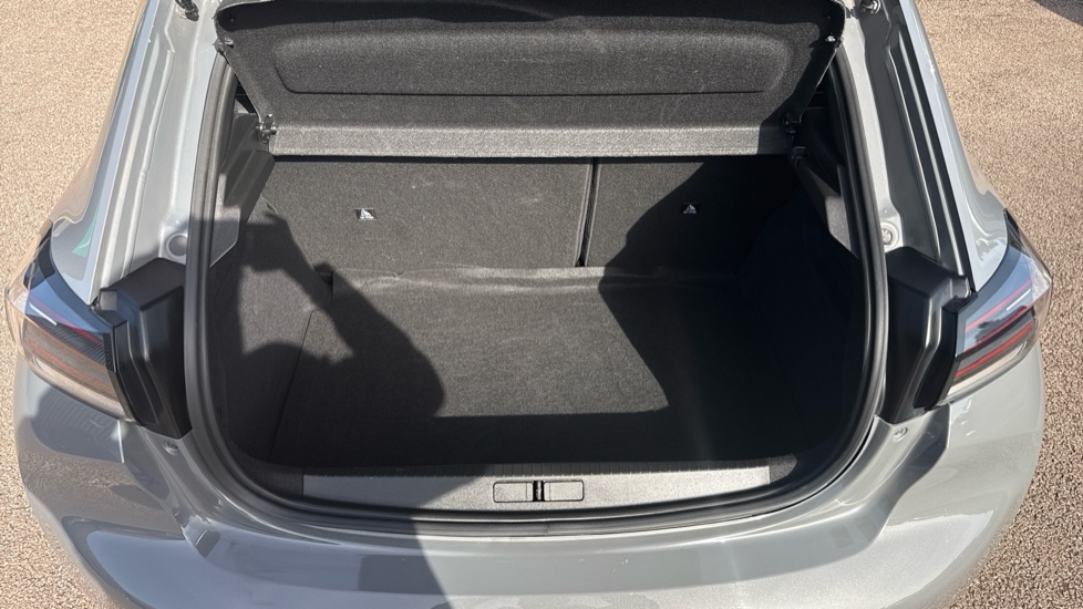 Peugeot 208 1.2 PureTech 100 Allure 5dr Petrol Hatchback - Image 21