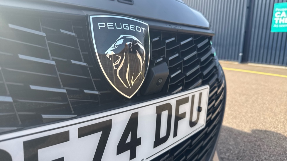 Peugeot 208 1.2 PureTech 100 Allure 5dr Petrol Hatchback - Image 27