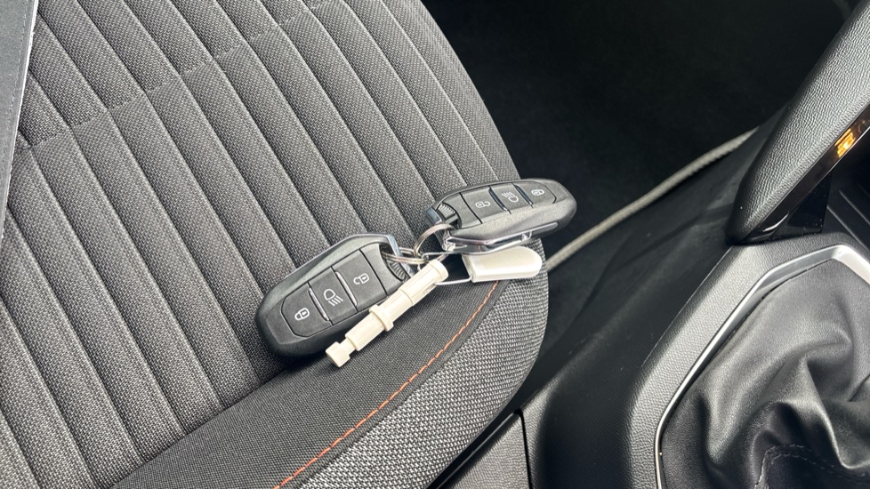 Peugeot 208 1.5 BlueHDi 100 Active Premium + 5dr Diesel Hatchback - Image 20