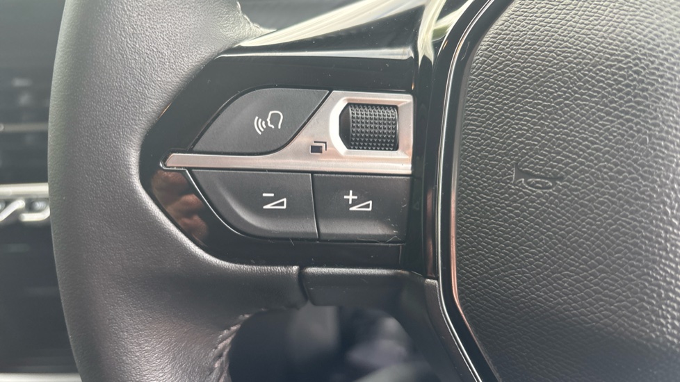 Peugeot 208 1.5 BlueHDi 100 Active Premium + 5dr Diesel Hatchback - Image 31