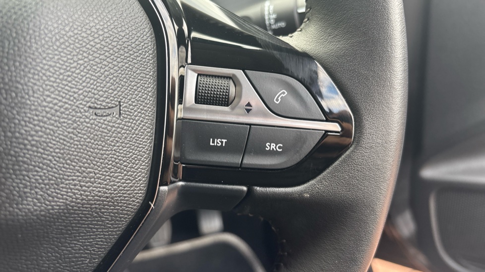 Peugeot 208 1.5 BlueHDi 100 Active Premium + 5dr Diesel Hatchback - Image 32