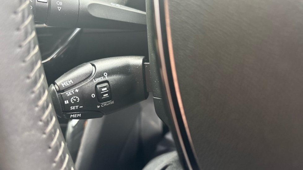 Peugeot 208 1.5 BlueHDi 100 Active Premium + 5dr Diesel Hatchback - Image 33