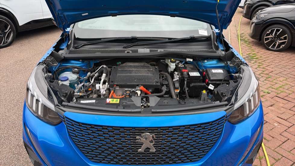 Peugeot 2008 100kW GT 50kWh 5dr Auto Electric Estate - Image 8