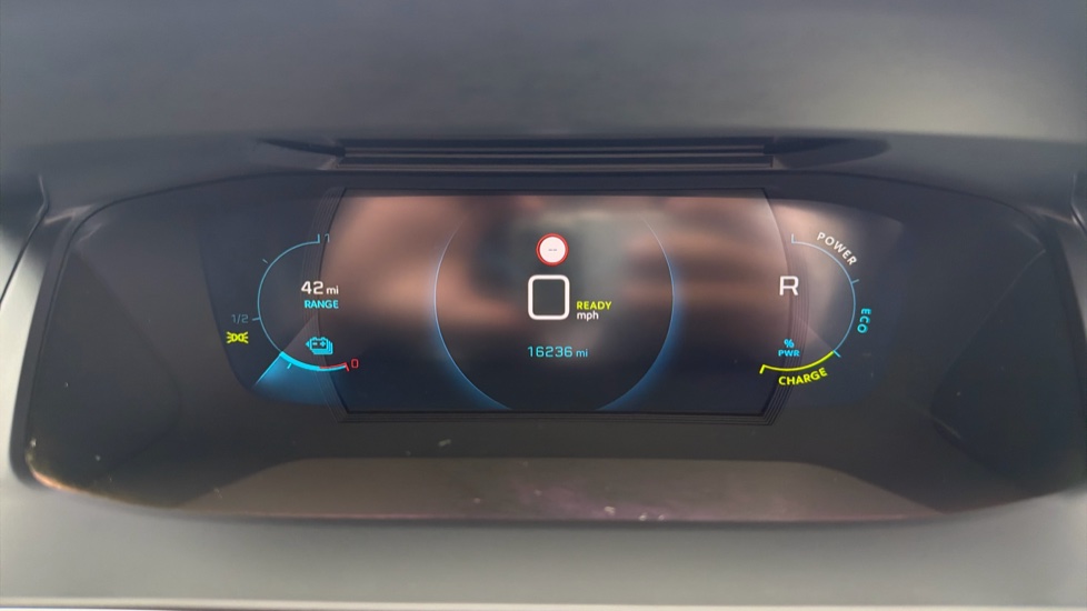 Peugeot 2008 100kW GT 50kWh 5dr Auto Electric Estate - Image 18
