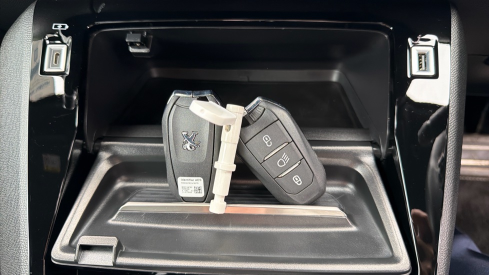 Peugeot 2008 100kW GT 50kWh 5dr Auto Electric Estate - Image 20