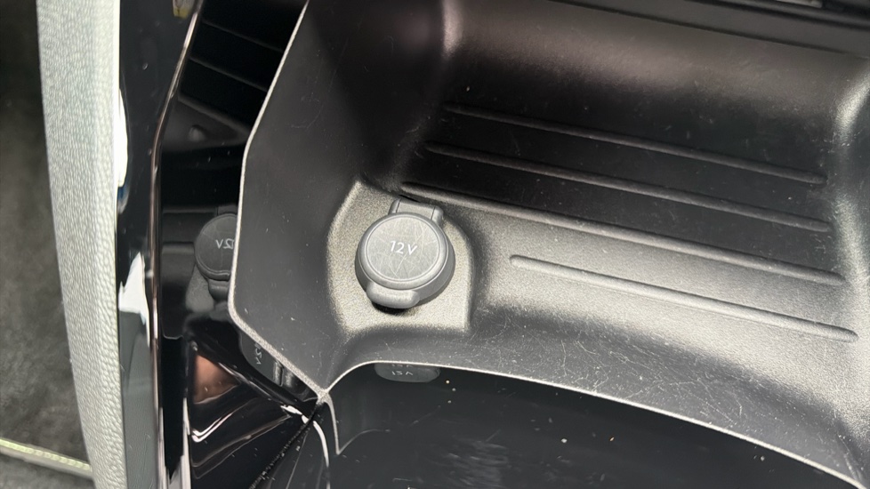 Peugeot 2008 100kW GT 50kWh 5dr Auto Electric Estate - Image 32