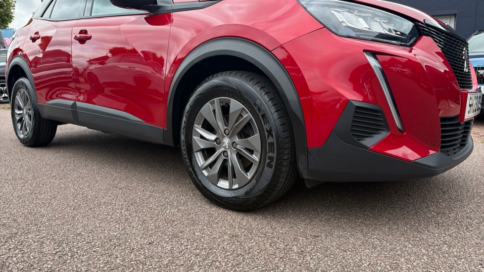 Peugeot 2008 1.2 PureTech Active Premium+ 5dr Petrol Estate - Image 21