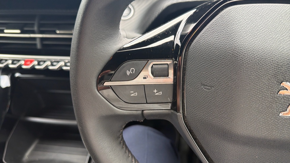 Peugeot 2008 1.2 PureTech Active Premium+ 5dr Petrol Estate - Image 32