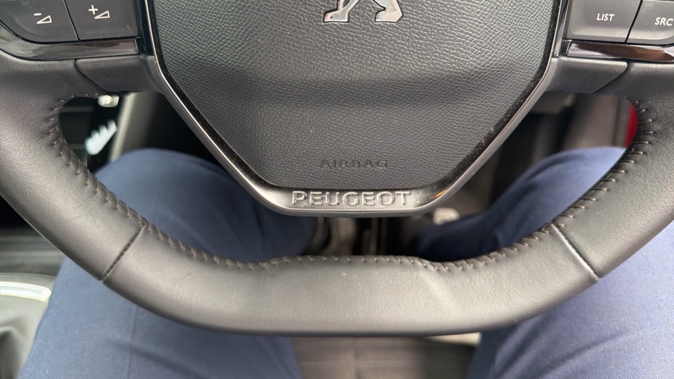Peugeot 2008 1.2 PureTech Active Premium+ 5dr Petrol Estate - Image 37