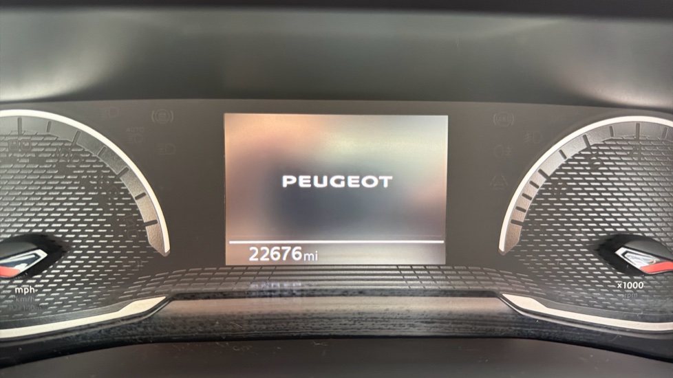 Peugeot 2008 1.2 PureTech Active Premium+ 5dr Petrol Estate - Image 38
