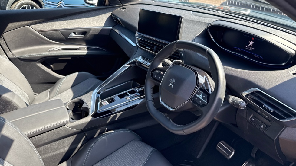 Peugeot 5008 1.5 BlueHDi Allure Premium+ 5dr EAT8 Diesel Estate - Image 11