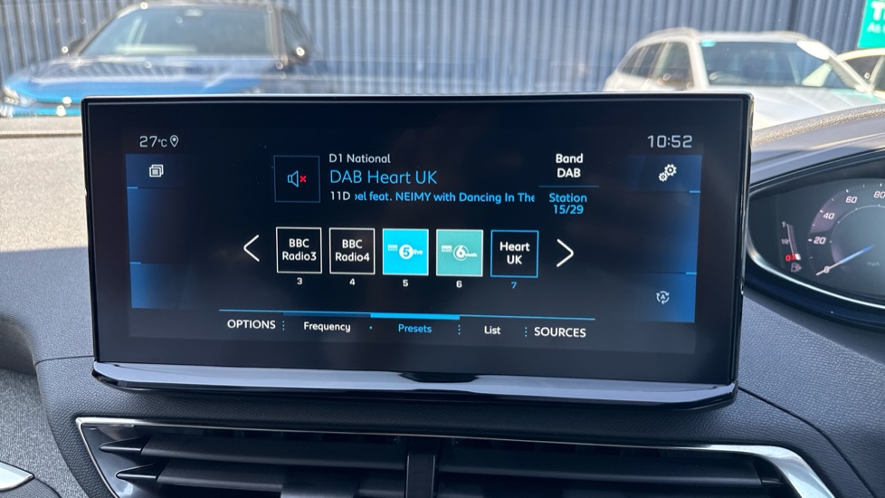 Peugeot 5008 1.5 BlueHDi Allure Premium+ 5dr EAT8 Diesel Estate - Image 12