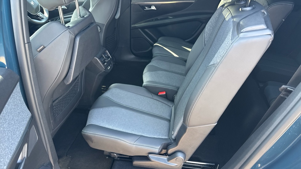 Peugeot 5008 1.5 BlueHDi Allure Premium+ 5dr EAT8 Diesel Estate - Image 29