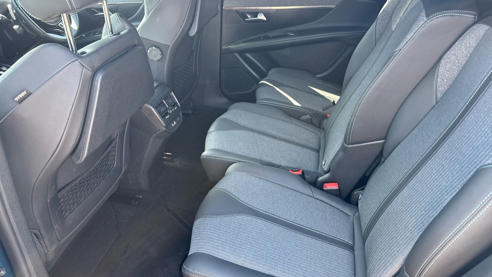Peugeot 5008 1.5 BlueHDi Allure Premium+ 5dr EAT8 Diesel Estate - Image 35