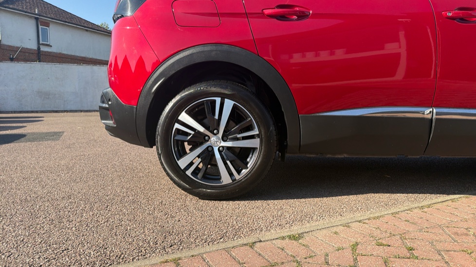 Peugeot 3008 1.2 PureTech Allure 5dr Petrol Estate - Image 7