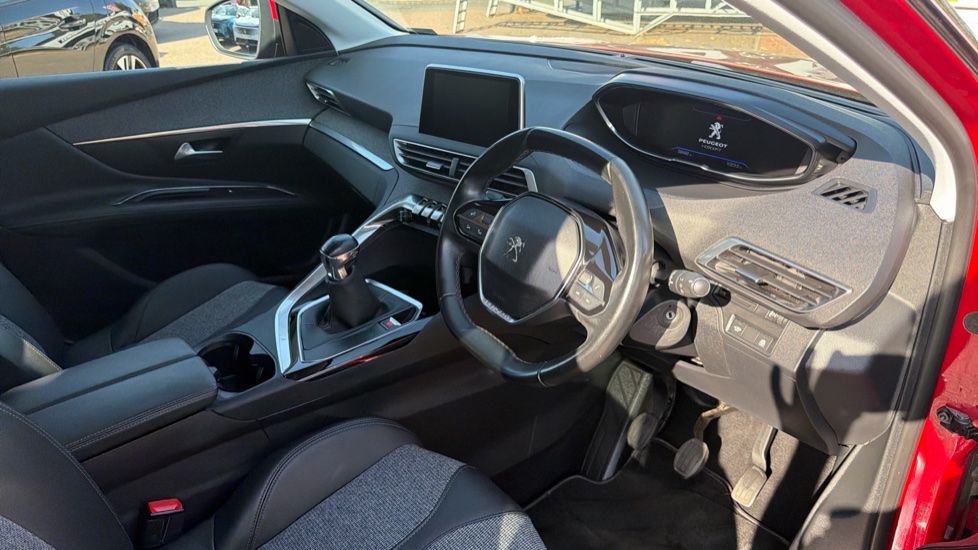 Peugeot 3008 1.2 PureTech Allure 5dr Petrol Estate - Image 11