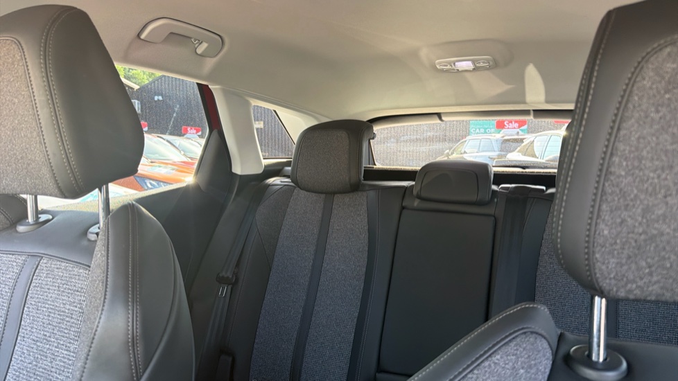 Peugeot 3008 1.2 PureTech Allure 5dr Petrol Estate - Image 15