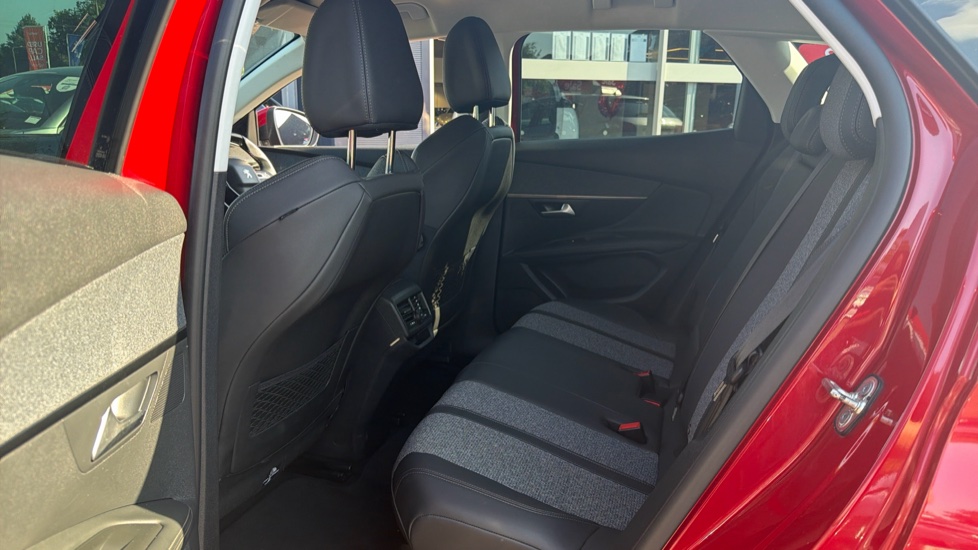 Peugeot 3008 1.2 PureTech Allure 5dr Petrol Estate - Image 16