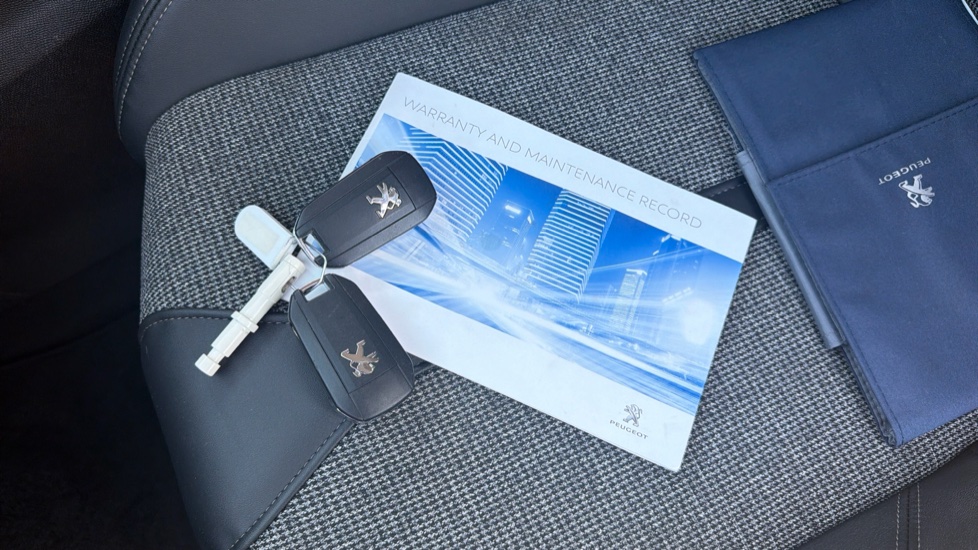 Peugeot 3008 1.2 PureTech Allure 5dr Petrol Estate - Image 19