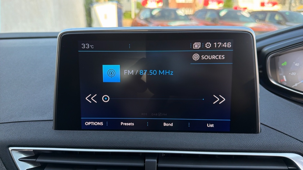 Peugeot 3008 1.2 PureTech Allure 5dr Petrol Estate - Image 30