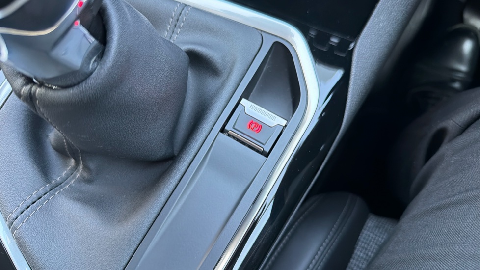Peugeot 3008 1.2 PureTech Allure 5dr Petrol Estate - Image 39