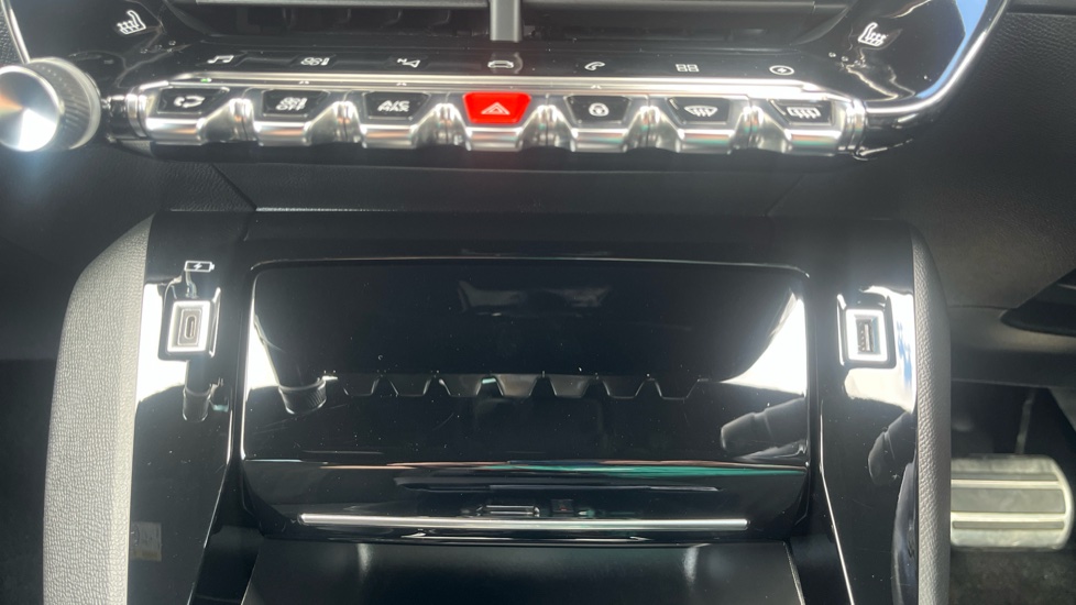 Peugeot 208 100kW GT Premium 50kWh 5dr Auto Electric Hatchback - Image 37