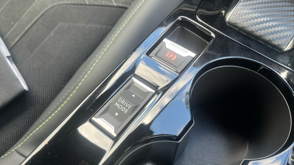 Peugeot 208 100kW GT Premium 50kWh 5dr Auto Electric Hatchback - Image 39