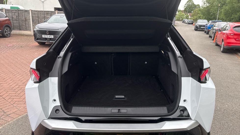 Peugeot 3008 157kW GT 73kWh 5dr Auto Electric Estate - Image 4