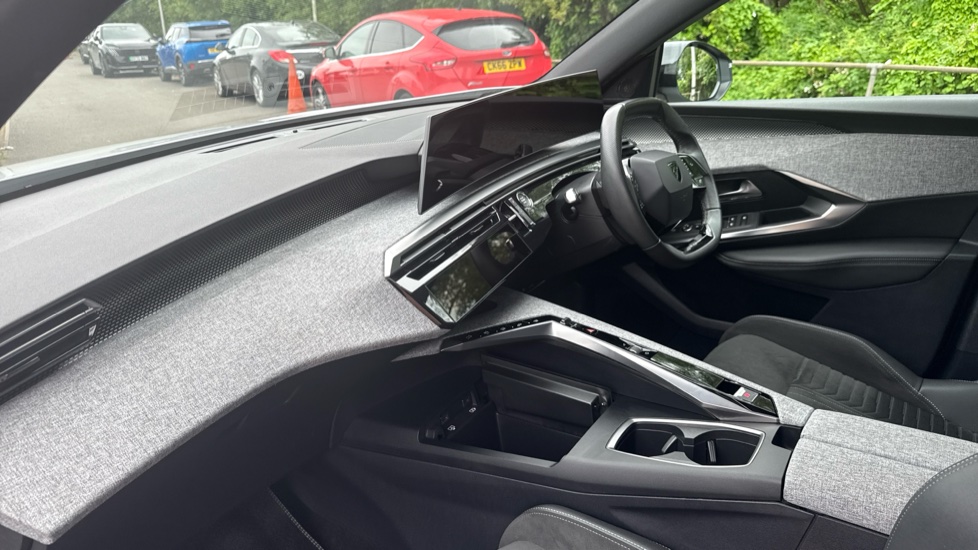 Peugeot 3008 157kW GT 73kWh 5dr Auto Electric Estate - Image 9