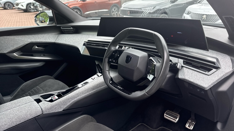 Peugeot 3008 157kW GT 73kWh 5dr Auto Electric Estate - Image 11